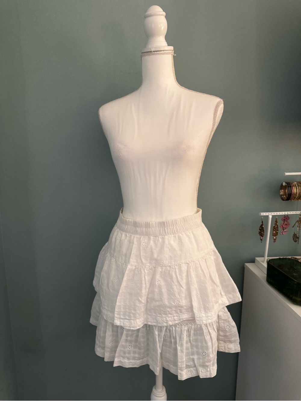 Women’s Universal Thread White Tiered Eyelet Cotton Skirt Small EUC